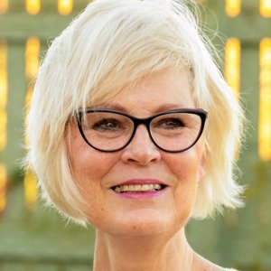 Woman of Note - Linda McCurrach